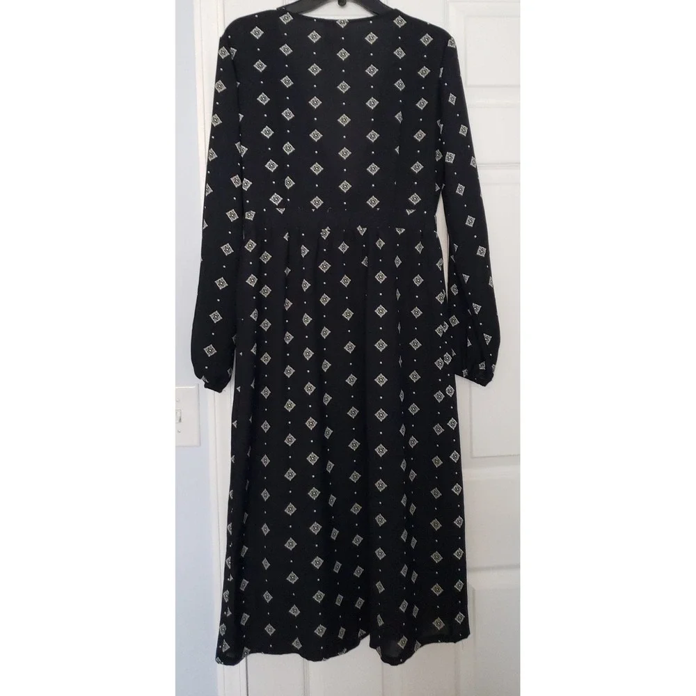 Mimi Chica  Womans Dress Size Large Black‎ & White
